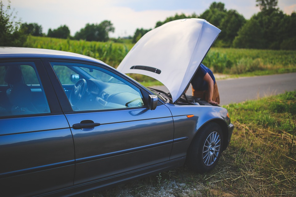 Istruzioni in caso di auto in panne: cosa fare?