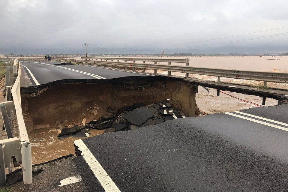 Maltempo in Sardegna: crolla il ponte sulla statale tra Capoterra e Cagliari